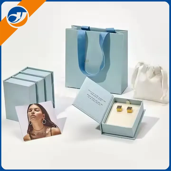 Confezione regalo in carta per collana di gioielli